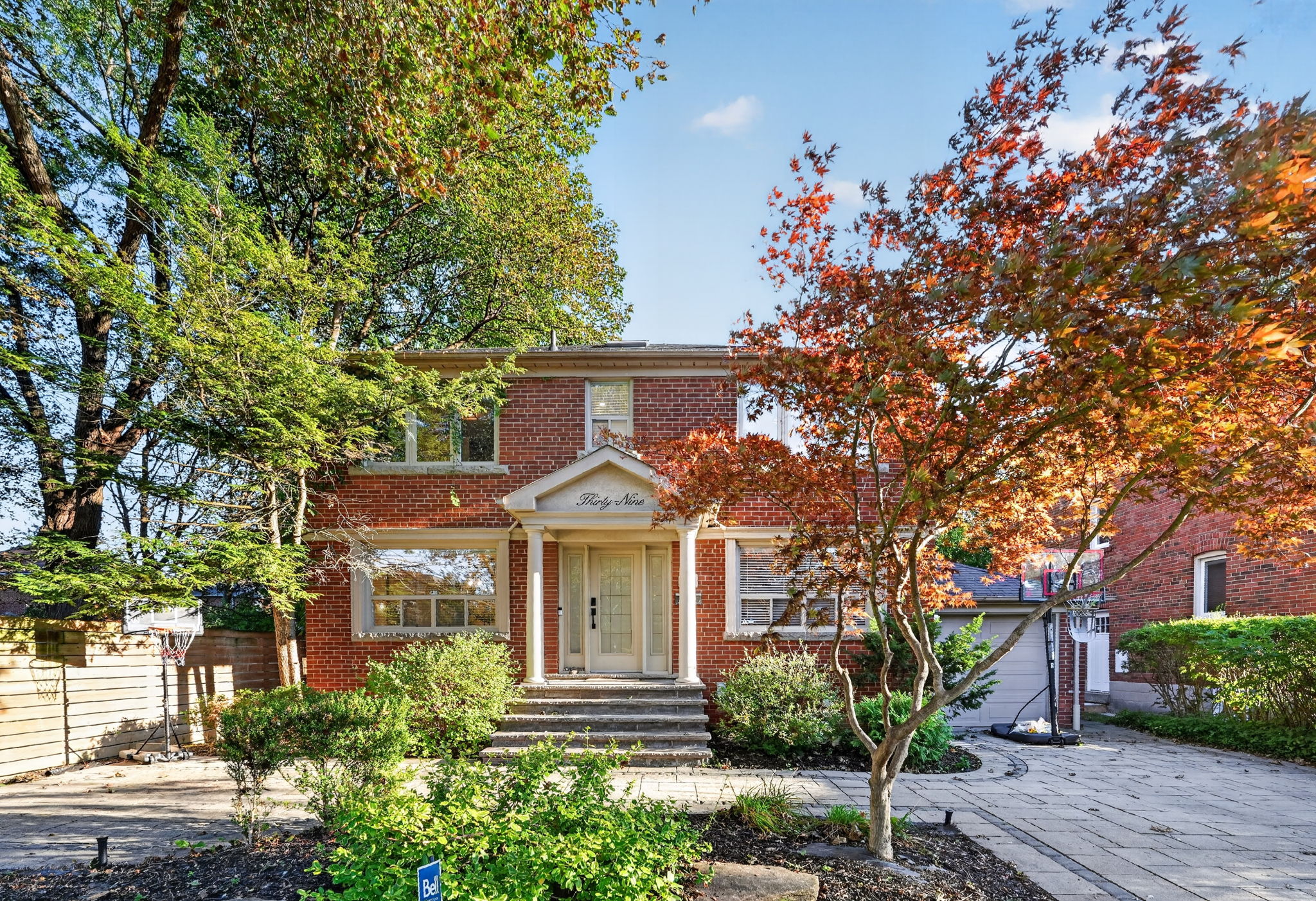 39 Romney Rd Toronto, ON M3H 1H4