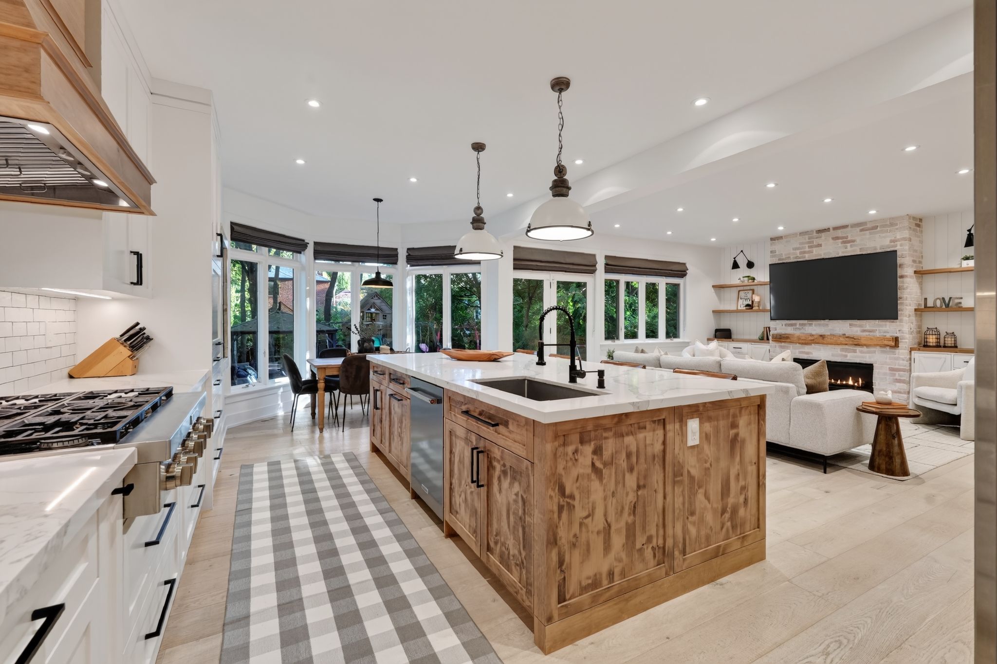 39 Romney Rd Toronto, ON M3H 1H4