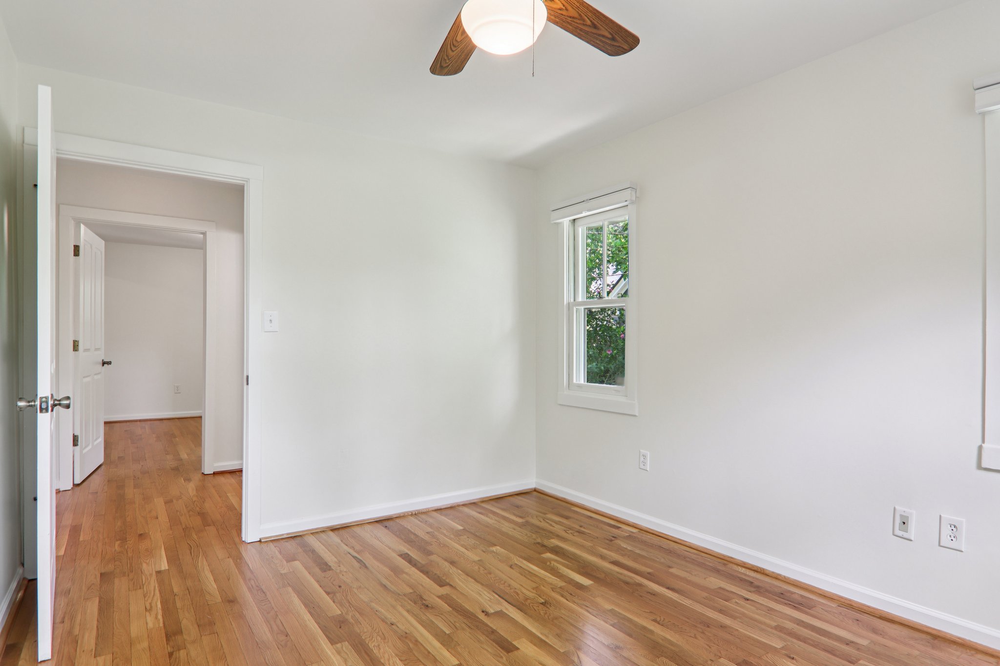 Short St-S2606-035.jpg