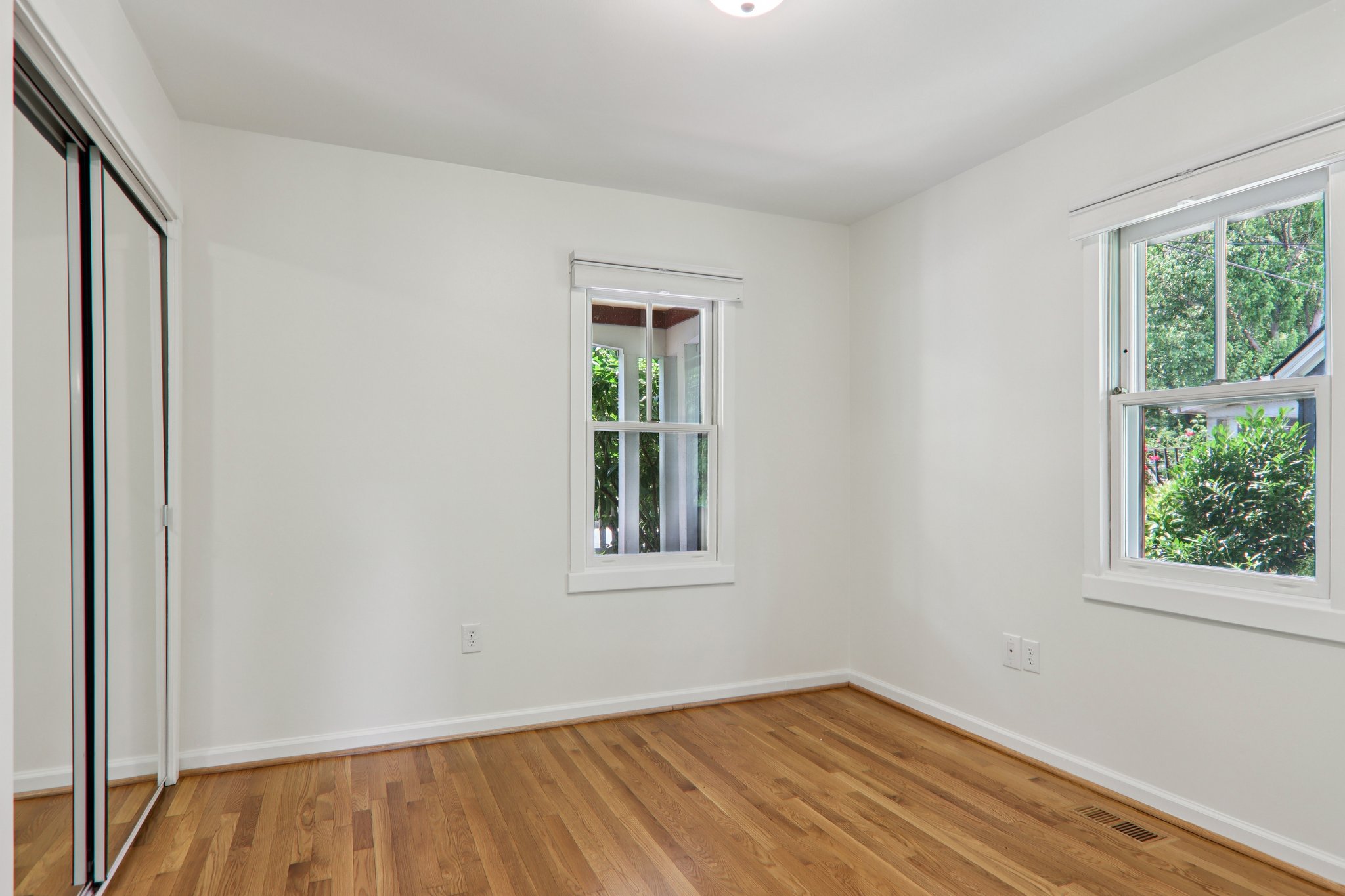 Short St-S2606-038.jpg