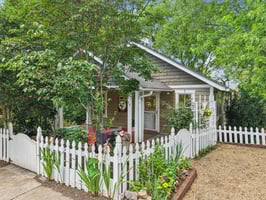 Short St-S2606-071.jpg