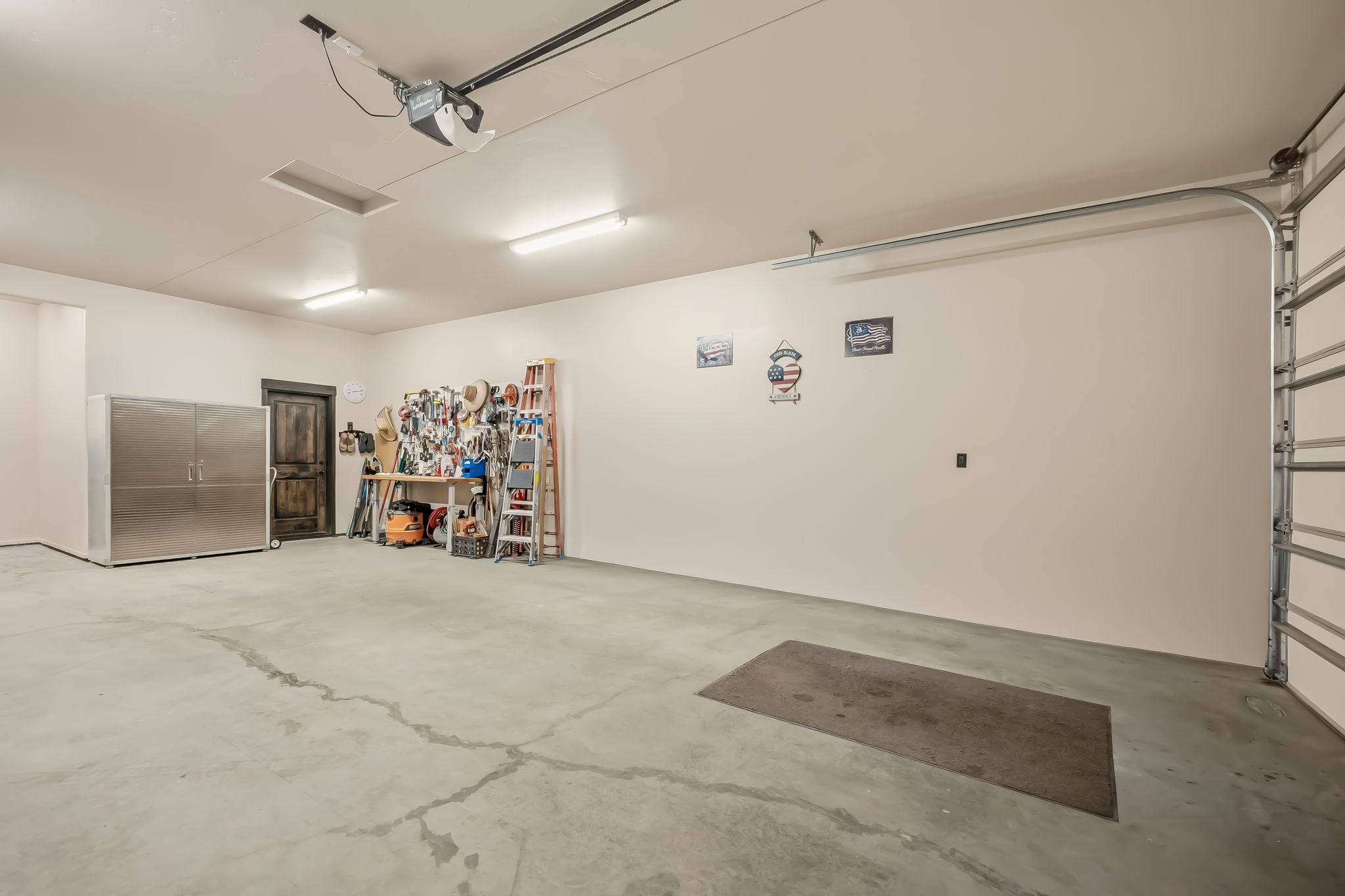  Photo 48