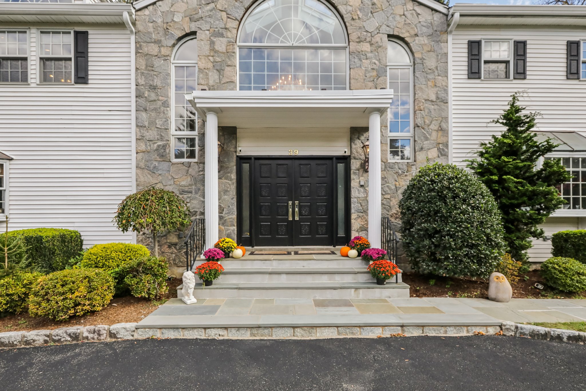 Virginia Ln-S1110-006.jpg