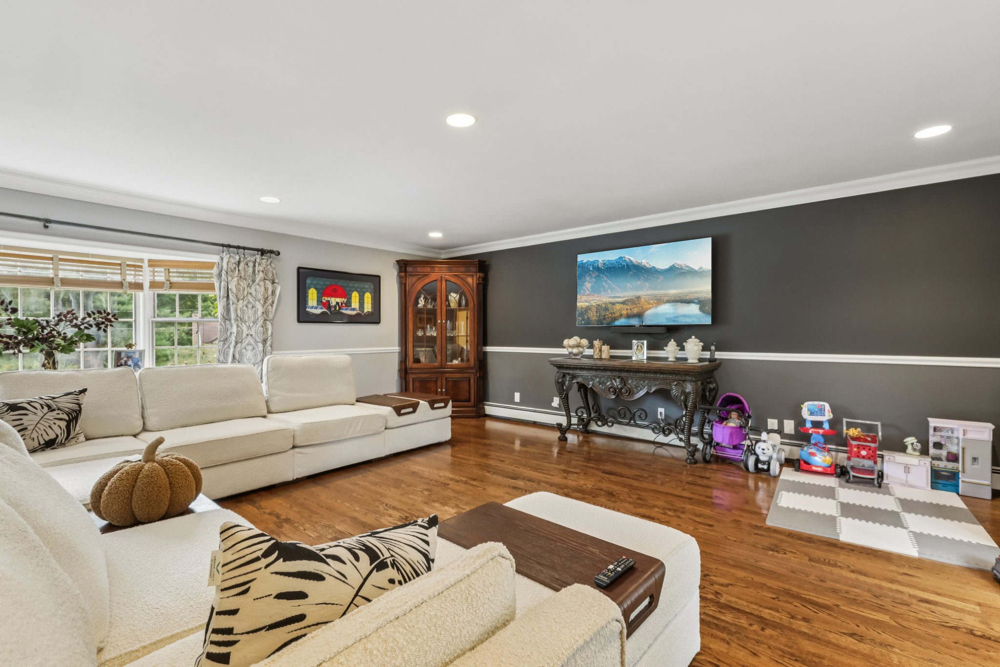 Virginia Ln-S1110-015.jpg