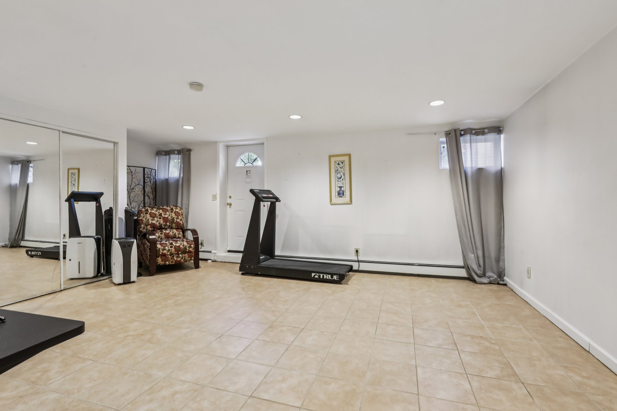 Virginia Ln-S1110-059.jpg