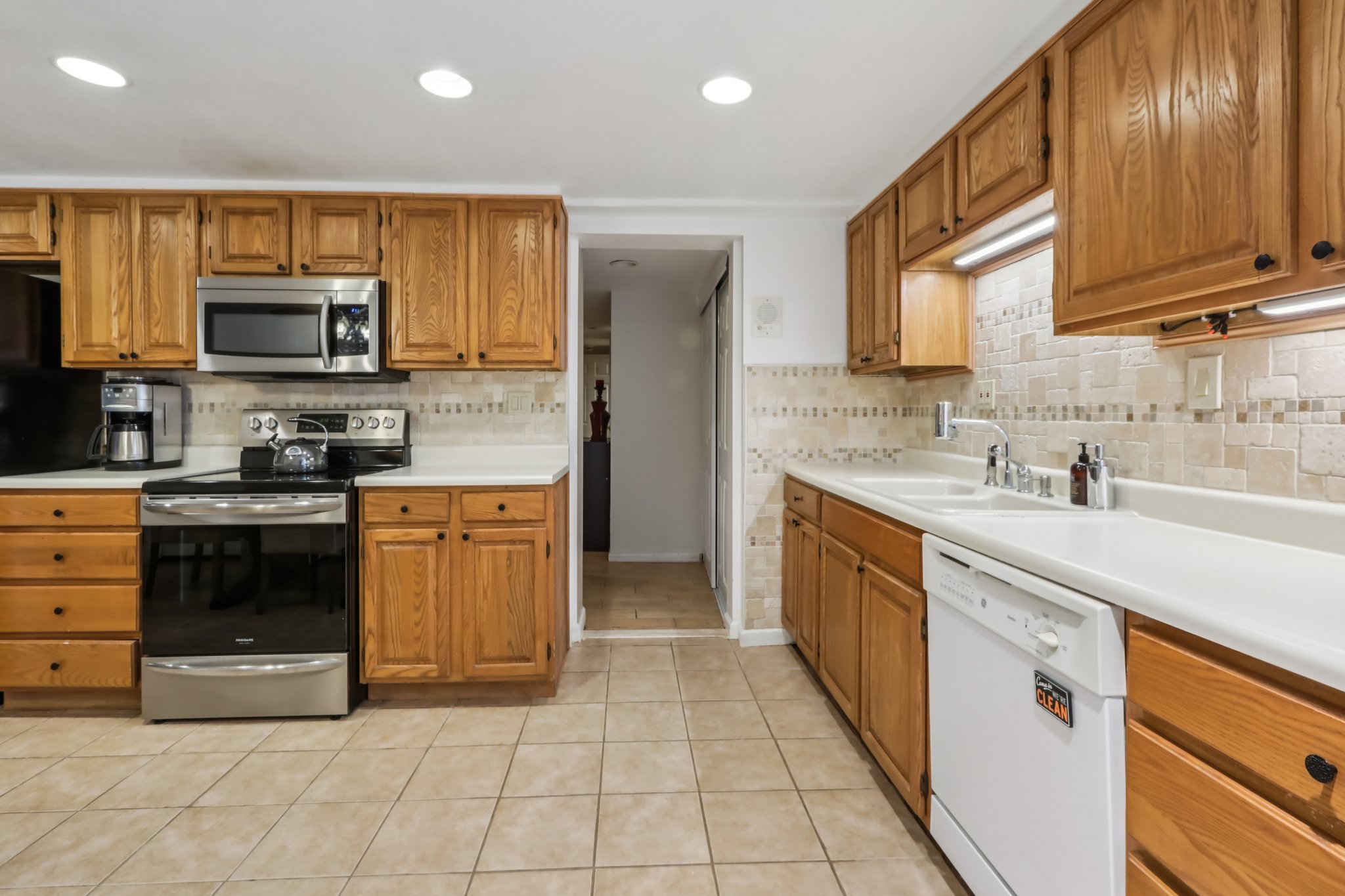 Virginia Ln-S1110-067.jpg