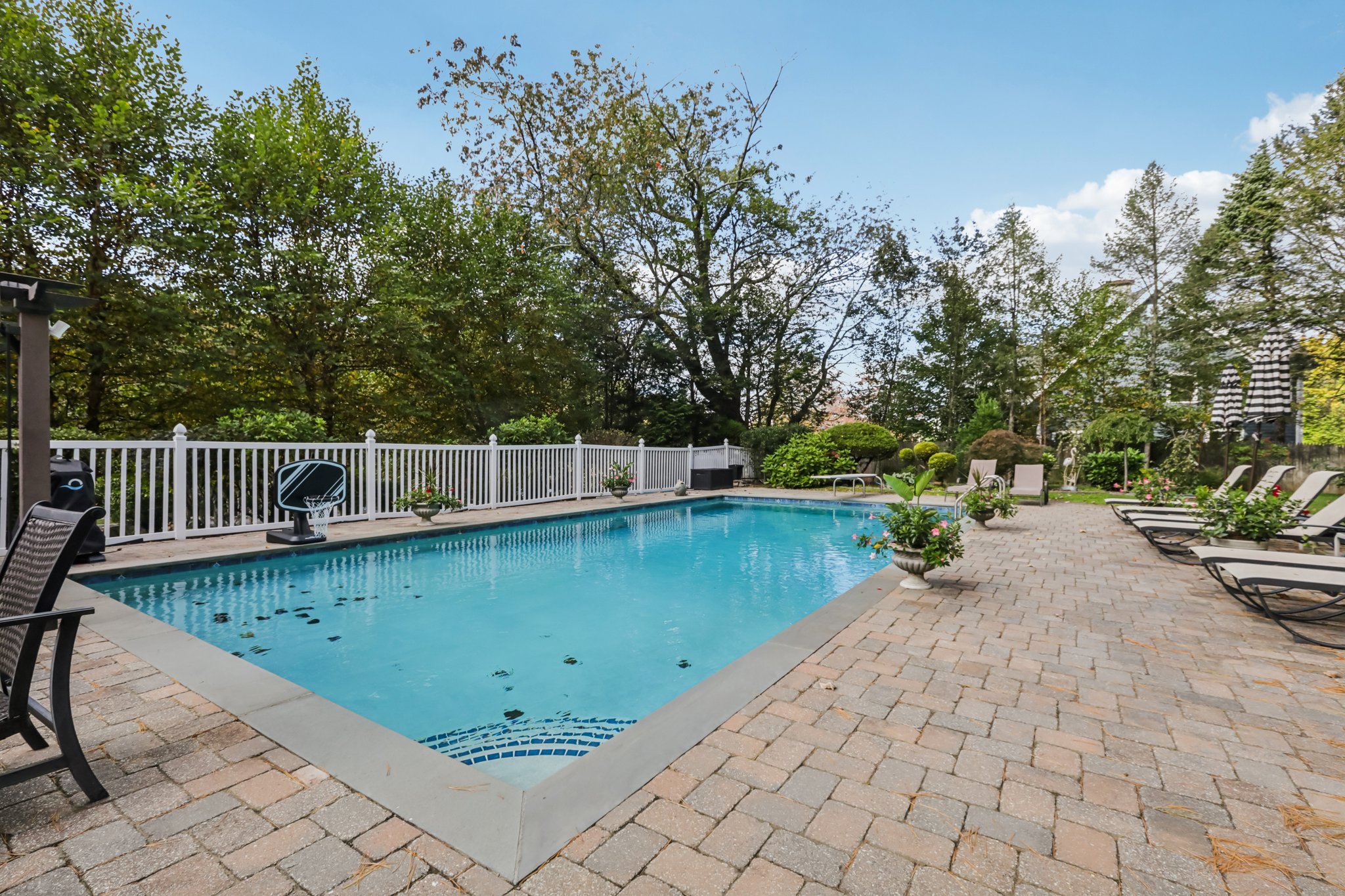 Virginia Ln-S1110-078.jpg