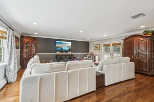 Virginia Ln-S1110-013.jpg