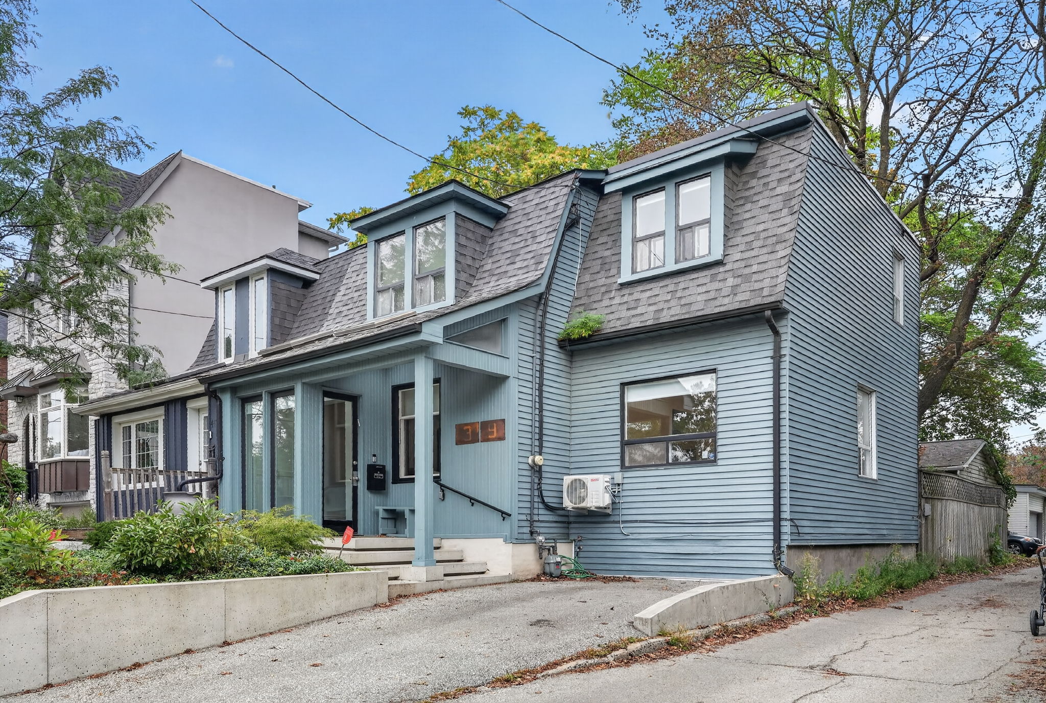 39 Wychwood Ave Toronto, ON M6G 2X8
