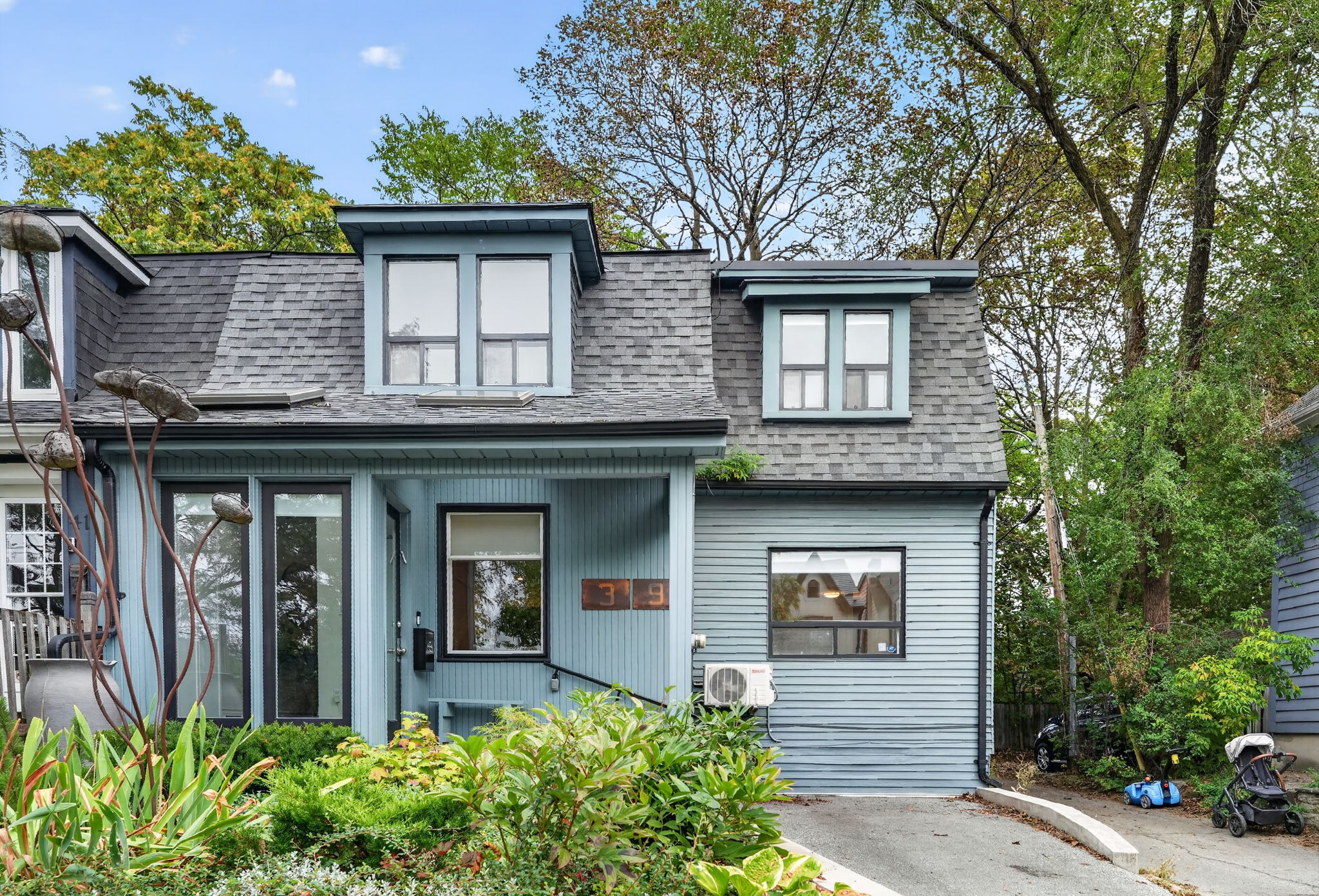 39 Wychwood Ave Toronto, ON M6G 2X8