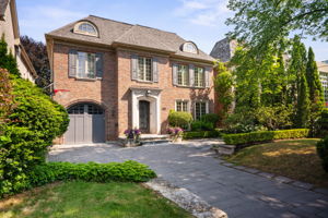 390 Cortleigh Blvd, Toronto ON