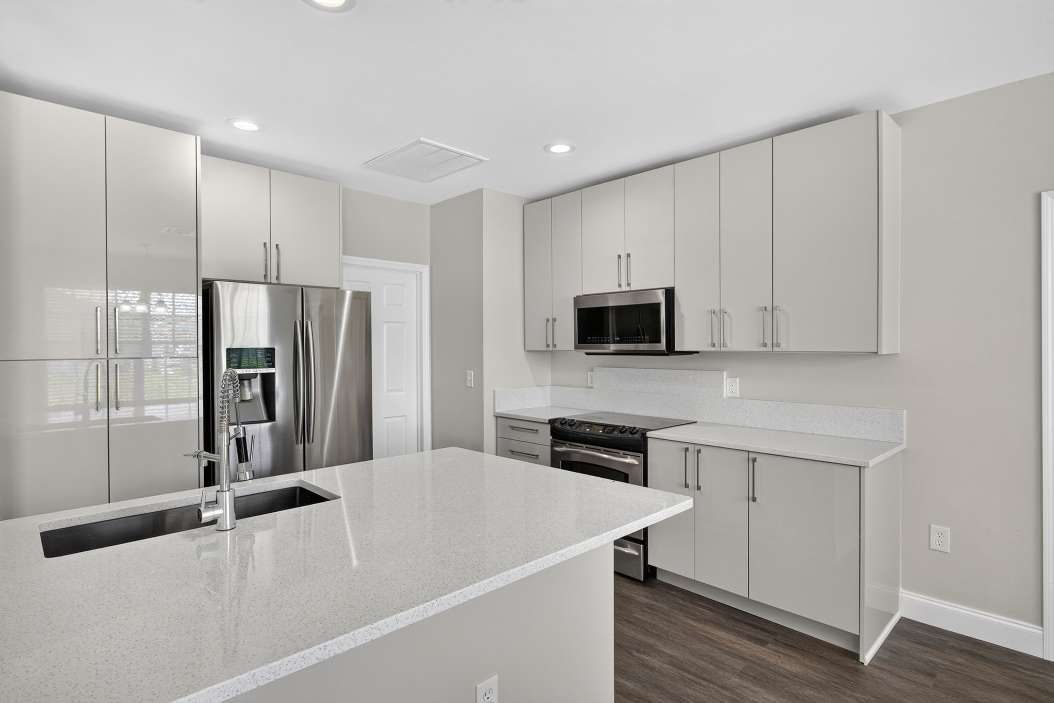 Kitchen 1 of 4