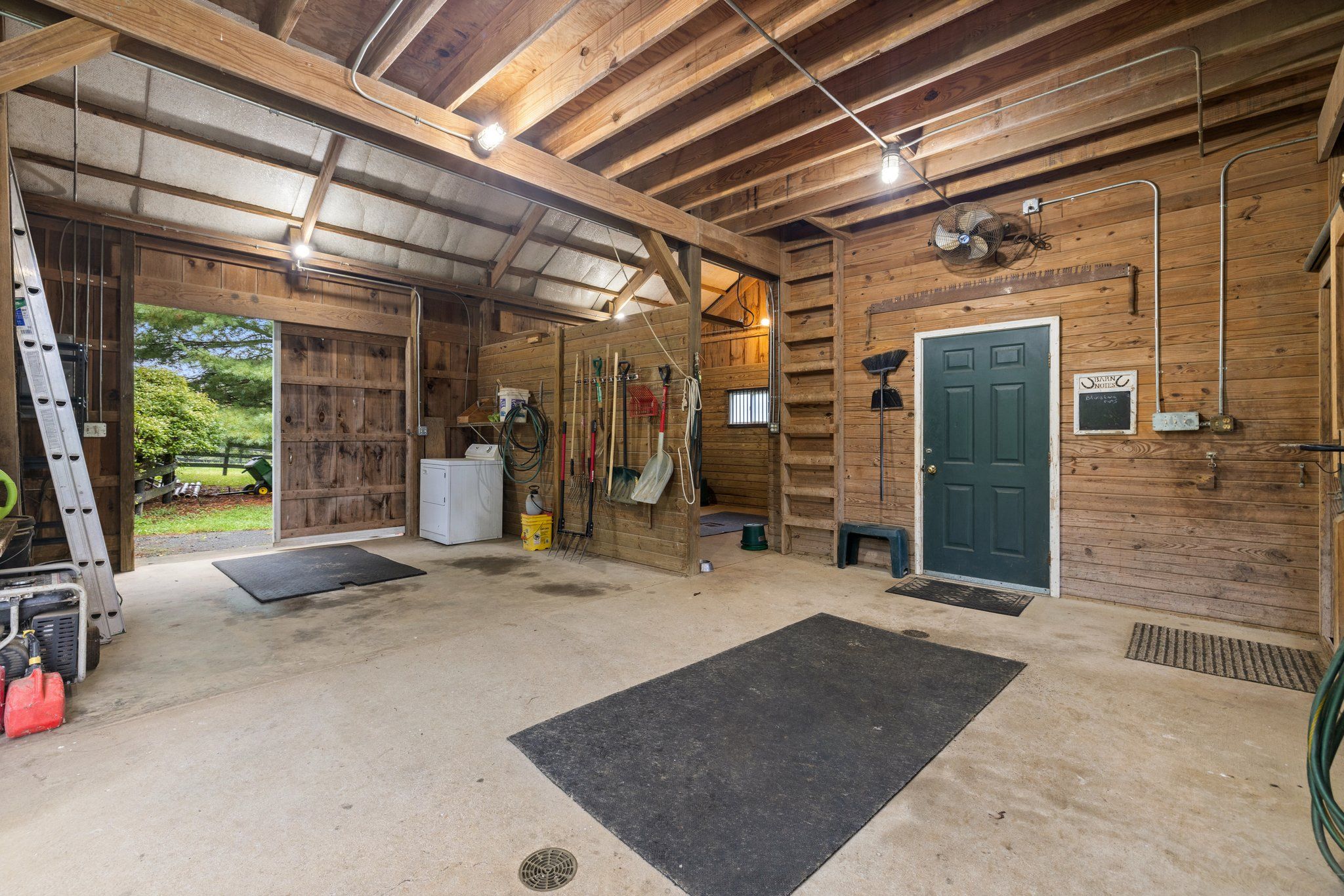 Tie area and hay loft