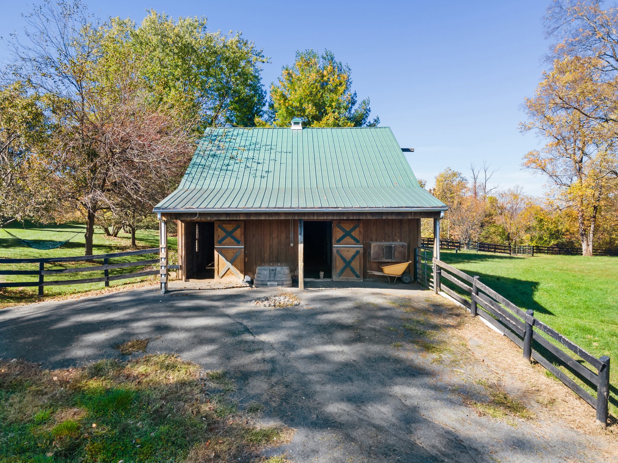 2 stall barn by Fuog