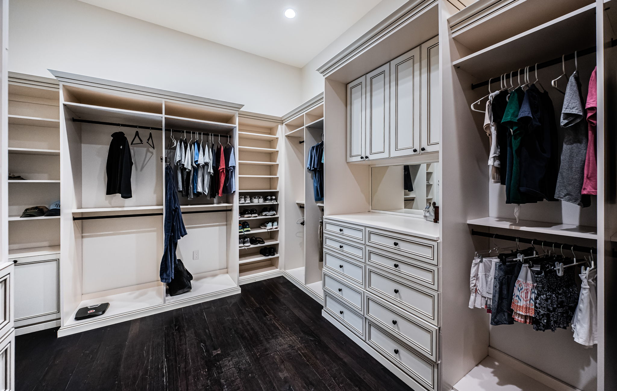 Main Level Master Bedroom Walk-in Closet1d