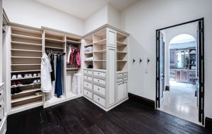 Main Level Master Bedroom Walk-in Closet1b