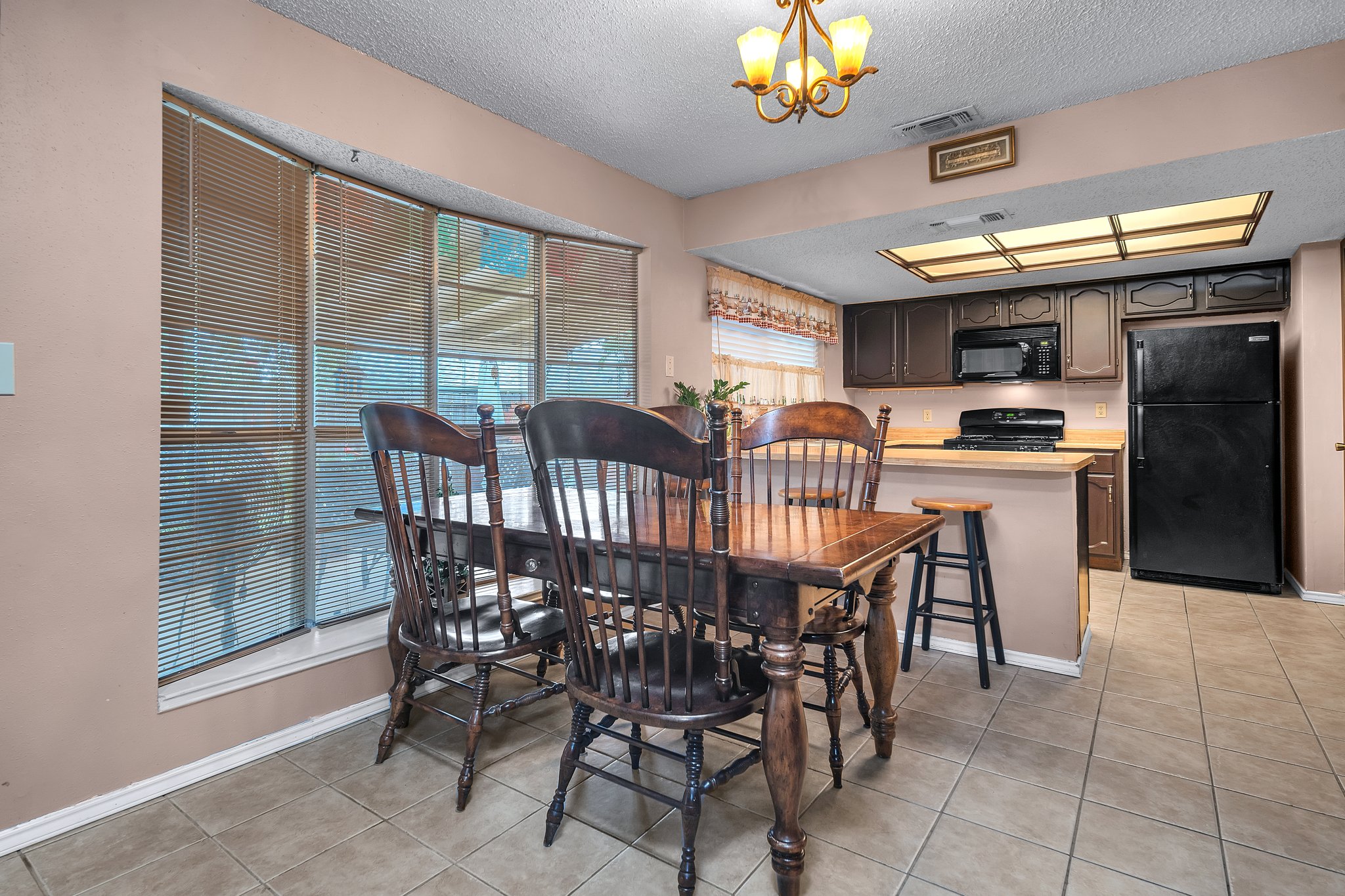 Eating Area/Kitchen