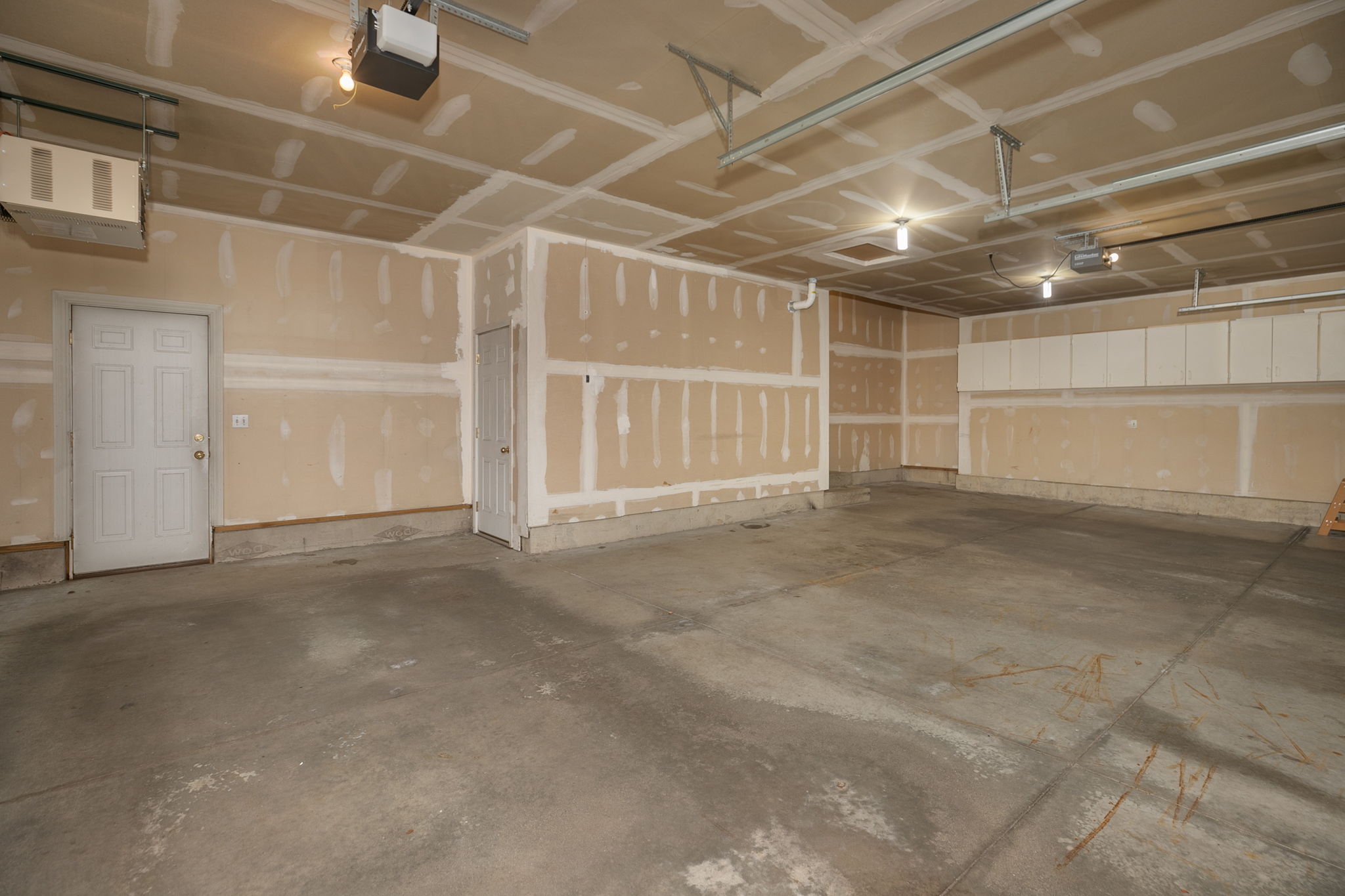 19-Heated Garage