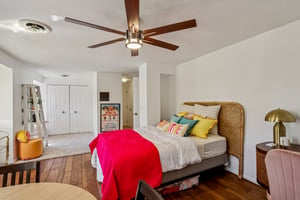N Valley Dr-S1004-039.jpg