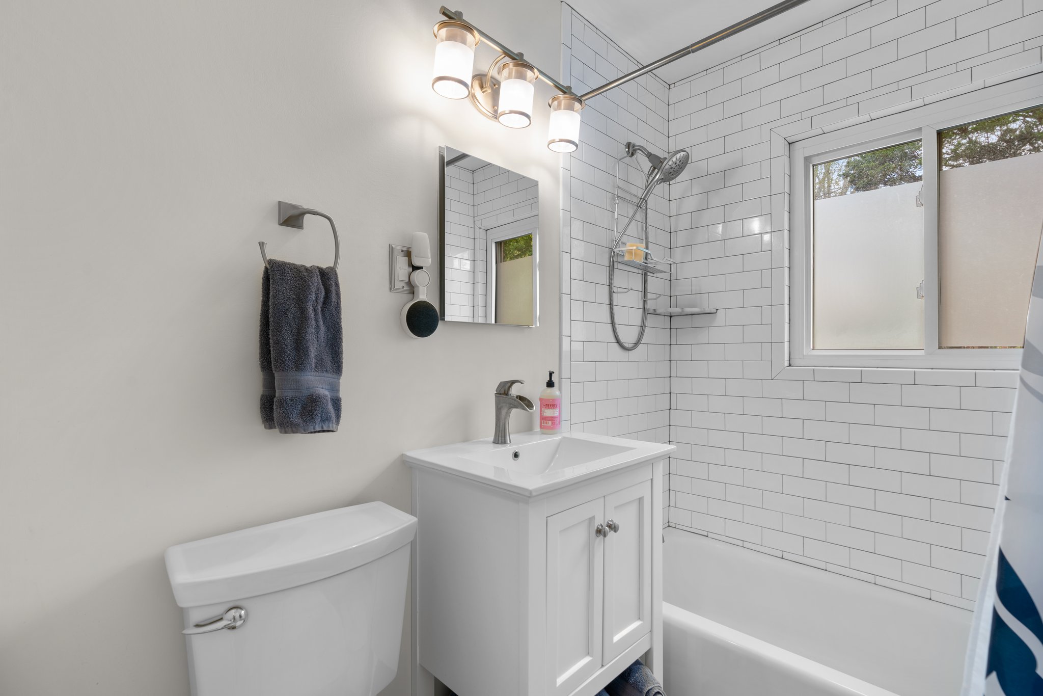 Updated Hall Full Bath