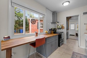 Kitchen/Breakfast Bar