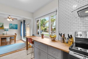 Dining Area and Breakfast Bar