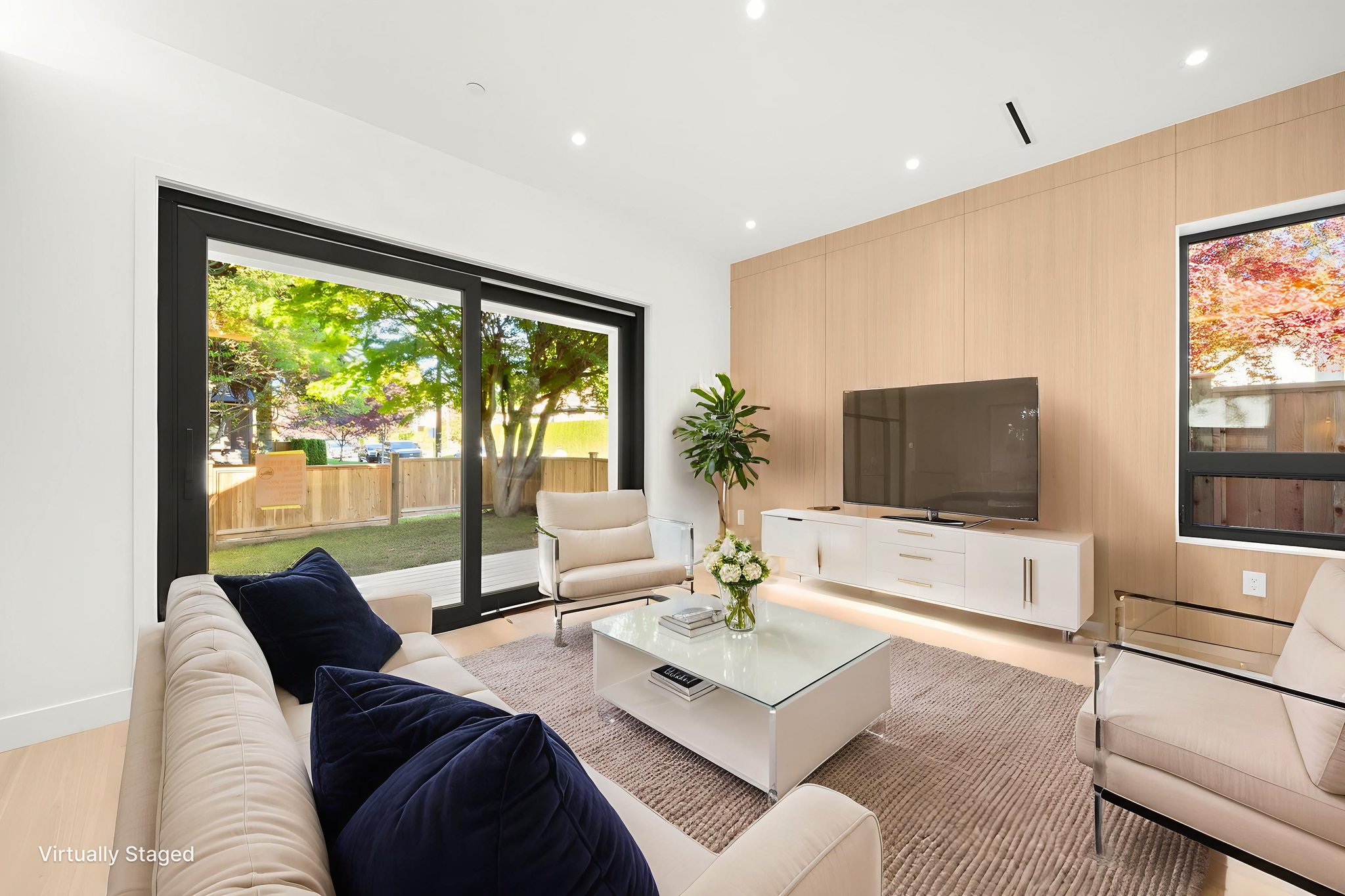 DSC08690 virtually staged.jpeg