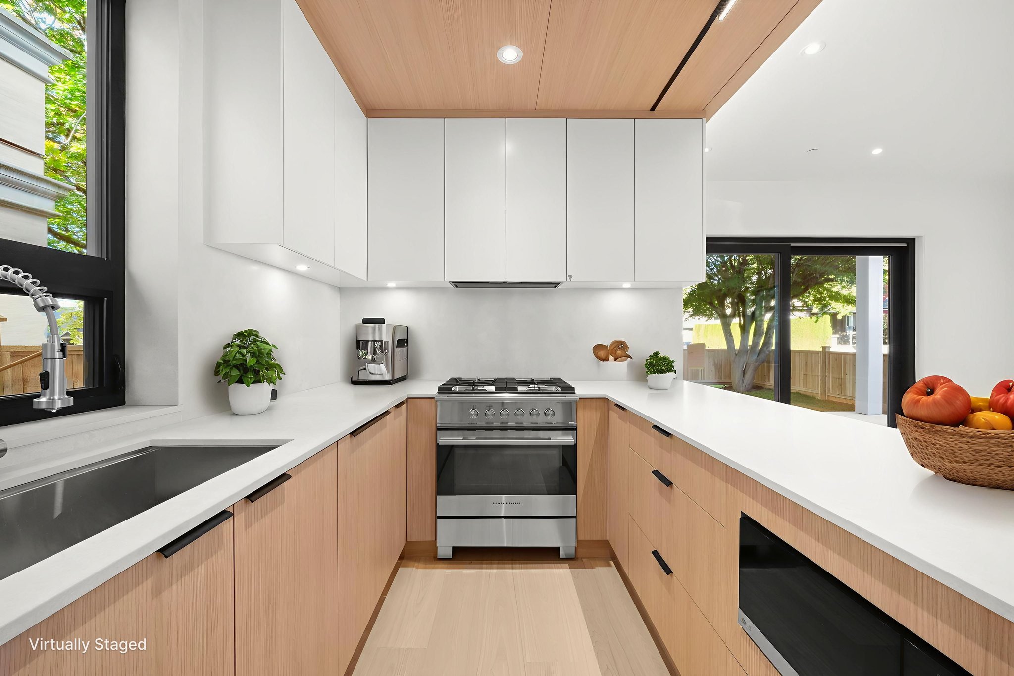 DSC08730 virtually staged.jpeg