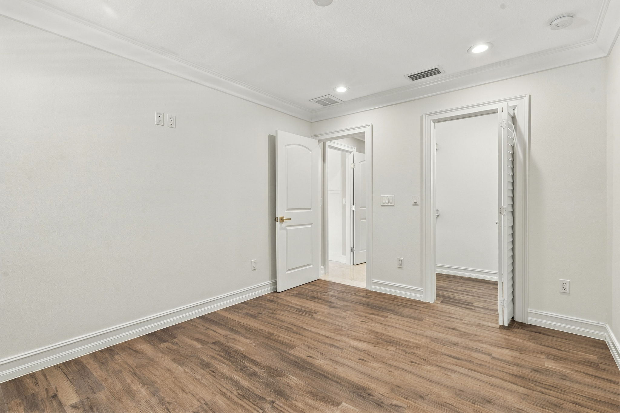 Interiors (44)