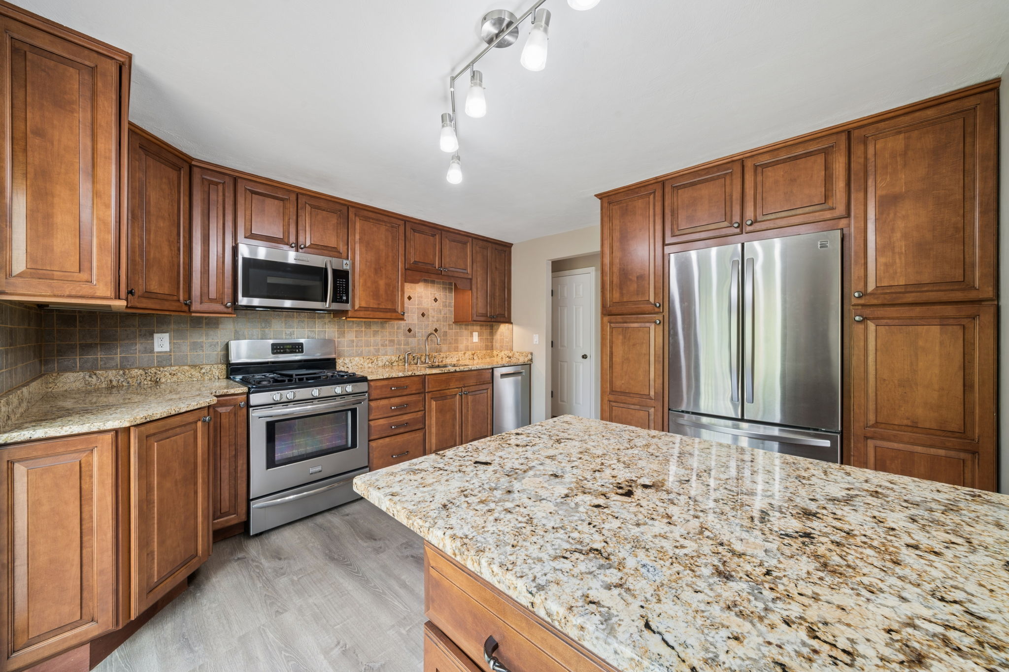  Photo 24
