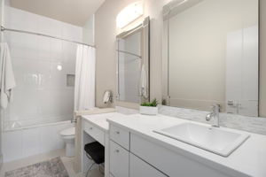 Ensuite bathroom 2