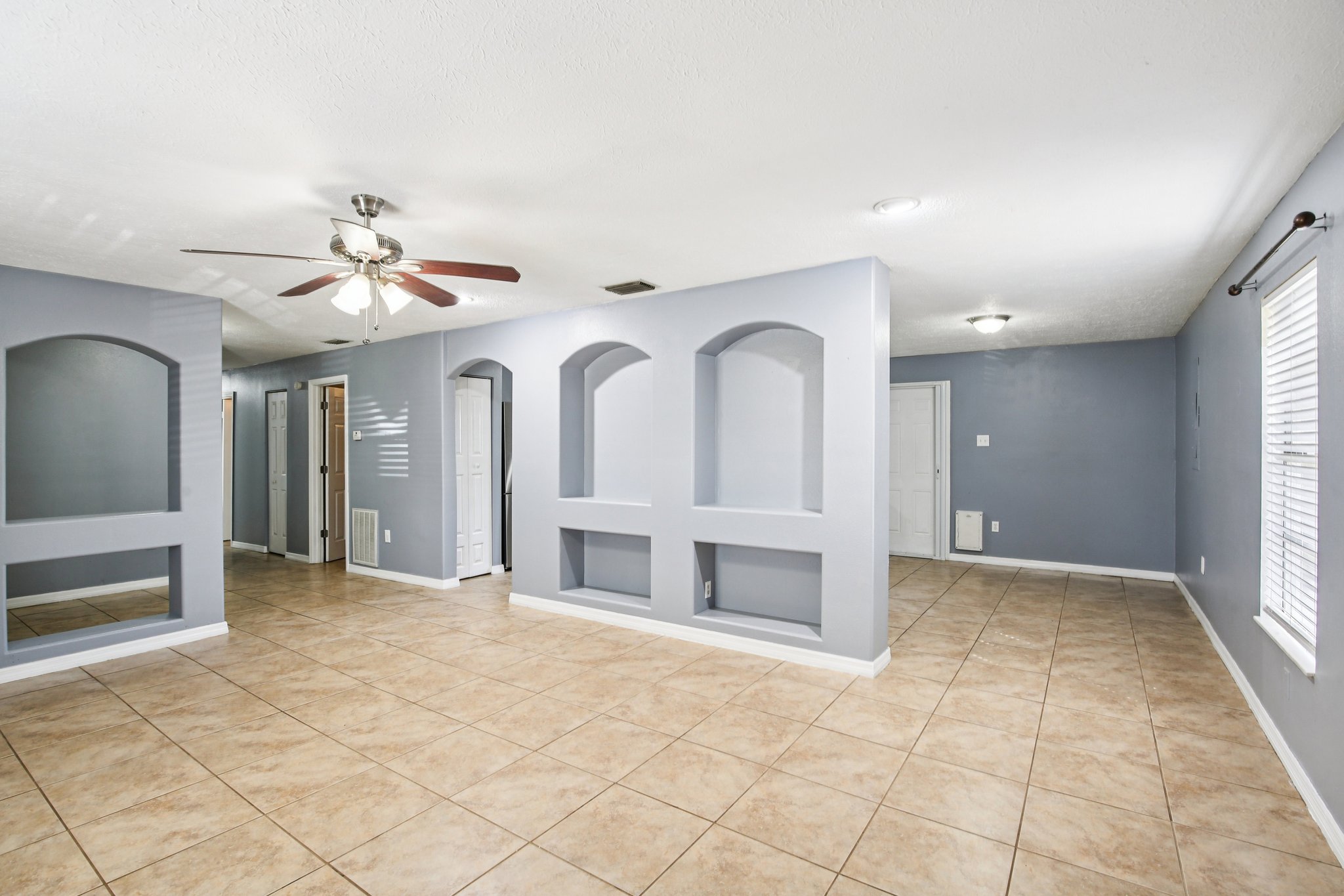 W Lake Dr-S0303-005.jpg