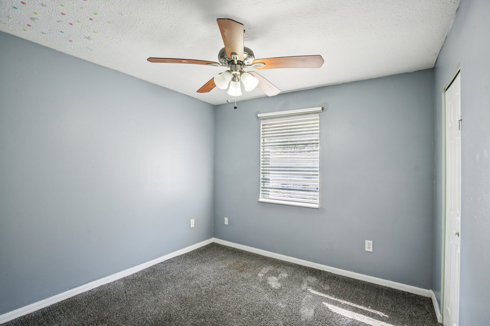 W Lake Dr-S0303-015.jpg