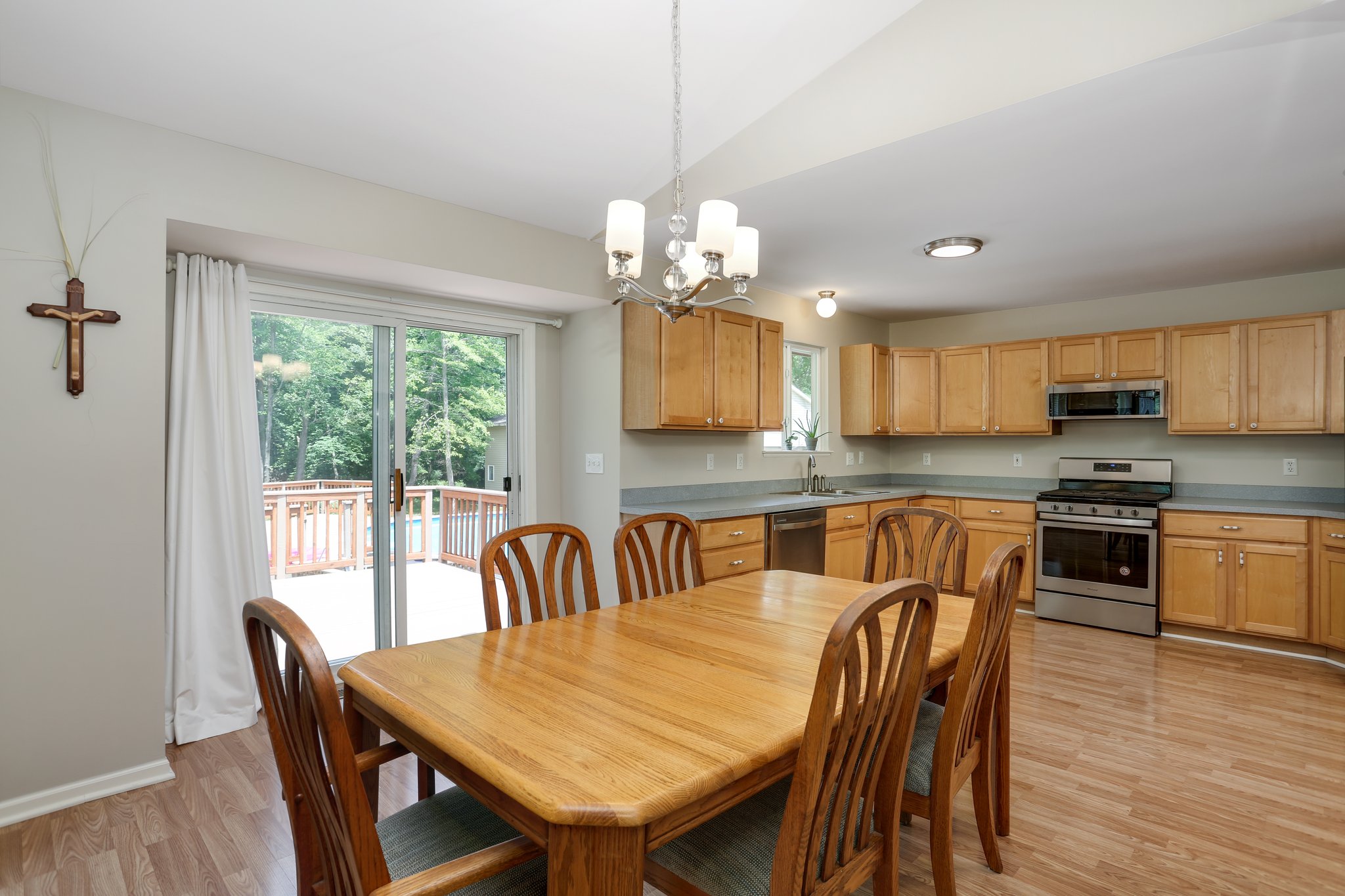 3908 Cullen Rd, Howell, MI 48855 Stylish Detroit