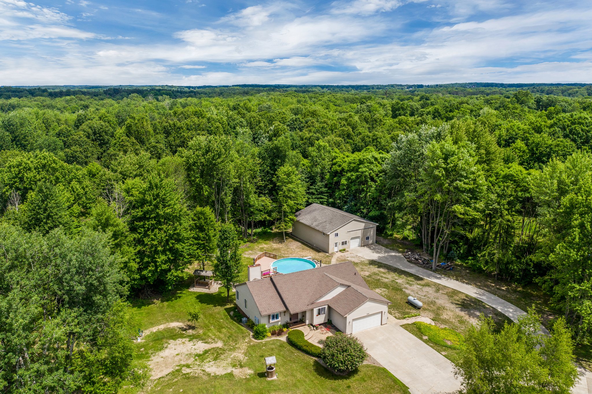 3908 Cullen Rd, Howell, MI 48855 Stylish Detroit