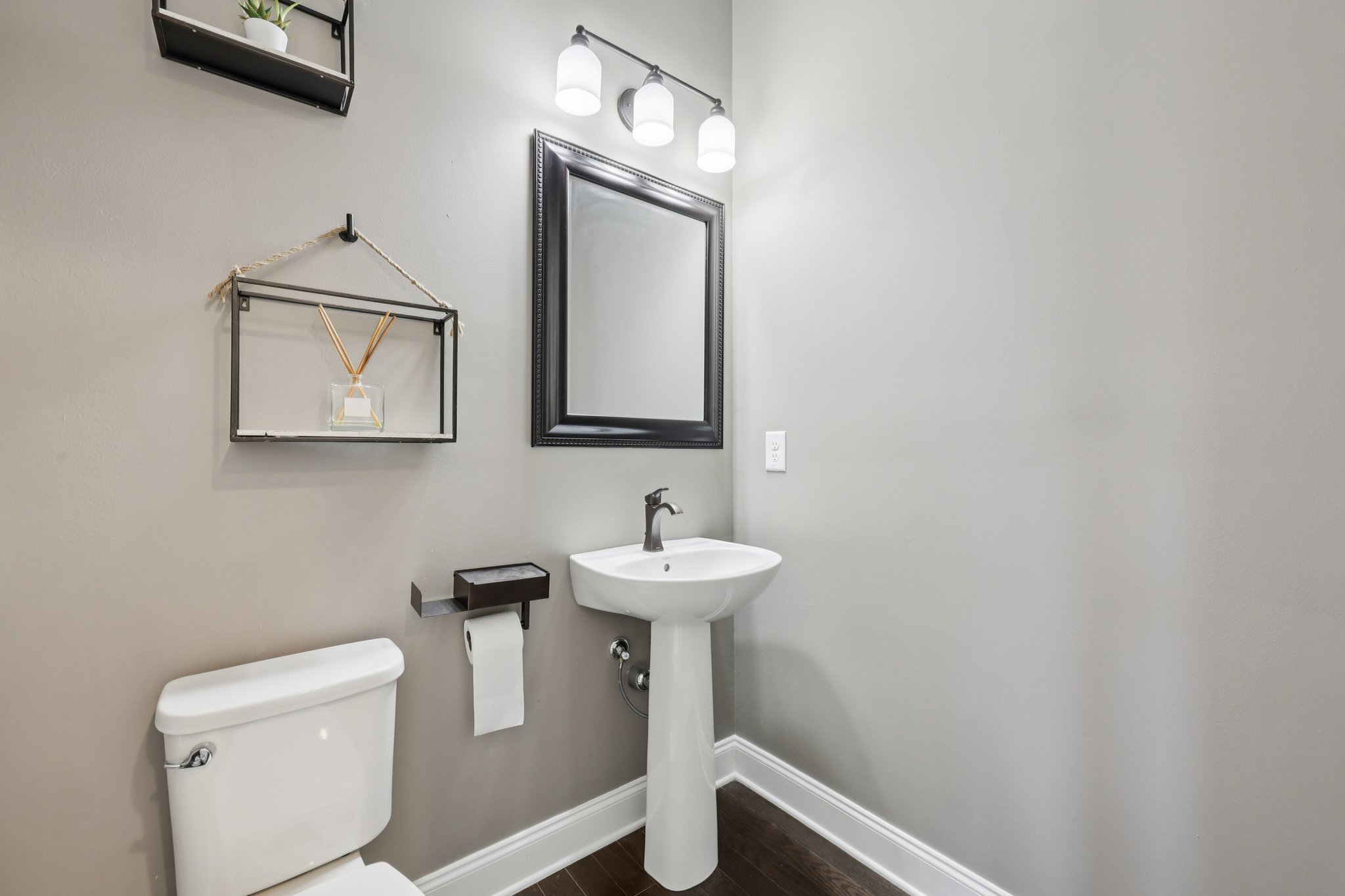 Danube Ln-S1702-015.jpg