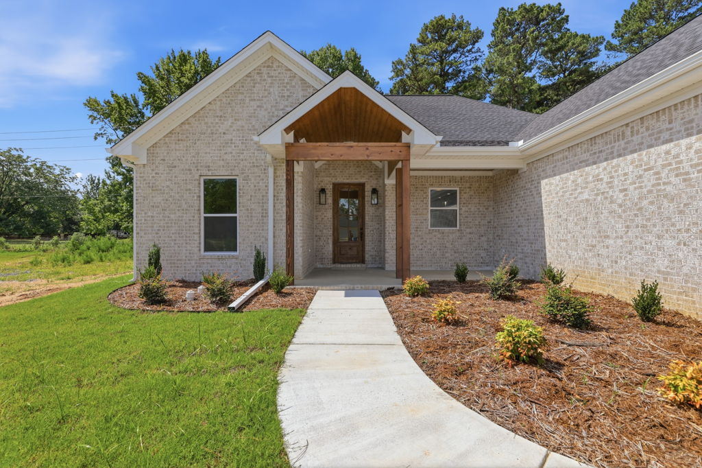 Residential real estate media in Benton, Arkansas by Avery & Bryant