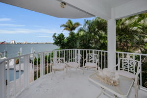 Main Level Bedroom Balcony1