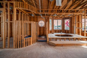 Upper Level Primary Bathroom1c