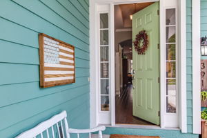 Front Porch/Entrance