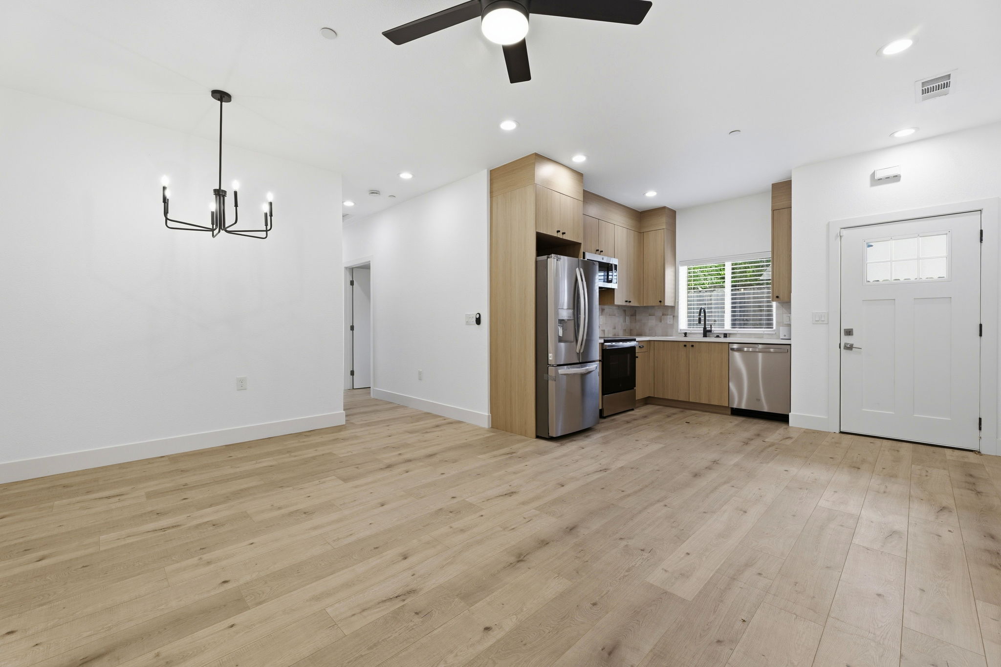 008_F8_3910-3912 Elm St