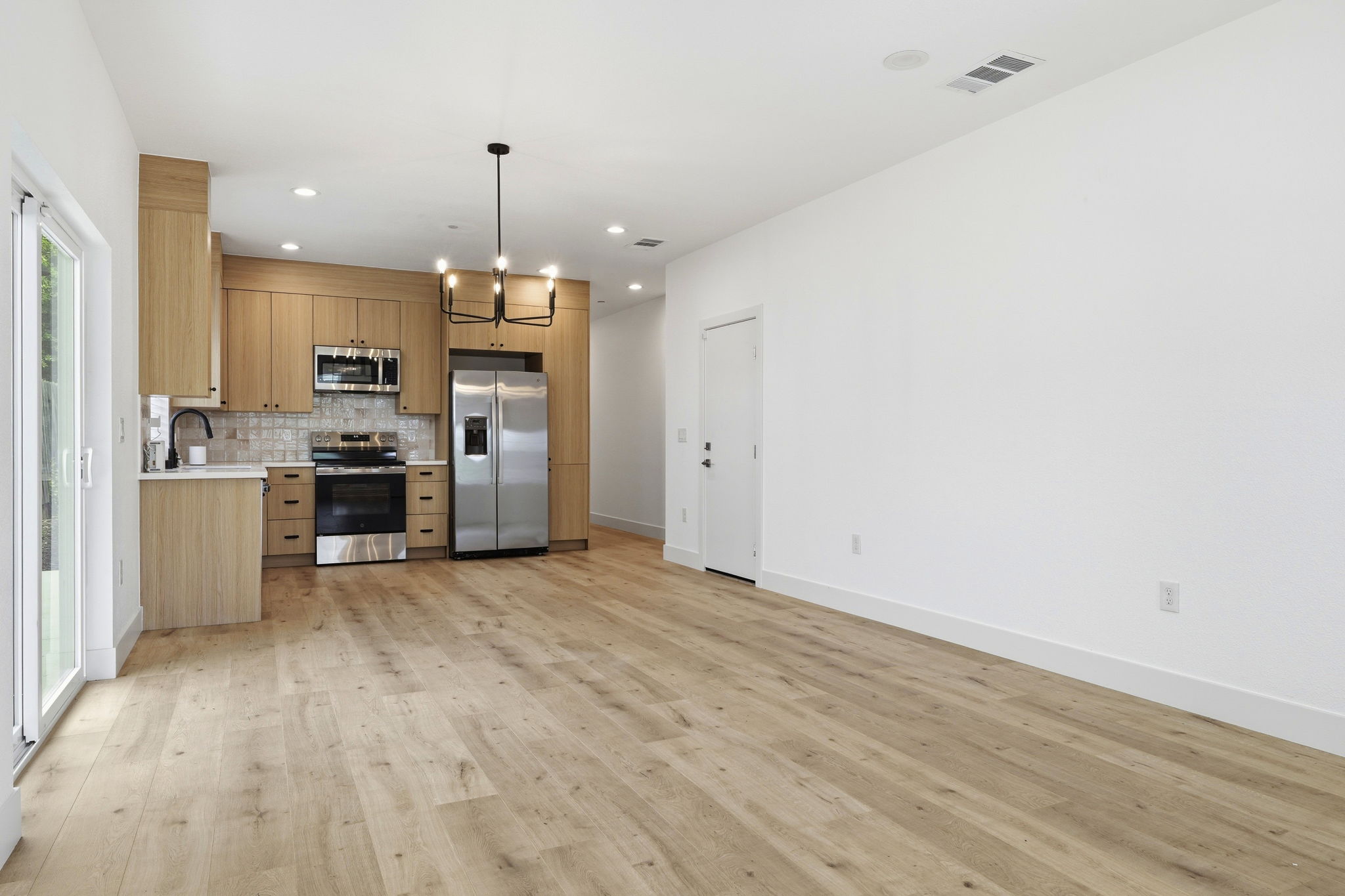010_F8_3910-3912 Elm St
