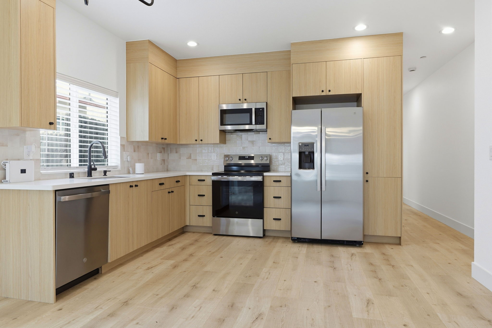 011_F8_3910-3912 Elm St
