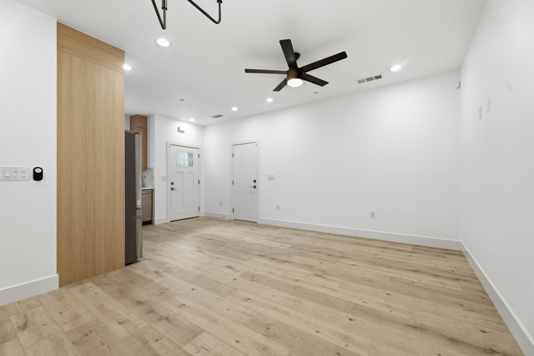 018_F8_3910-3912 Elm St