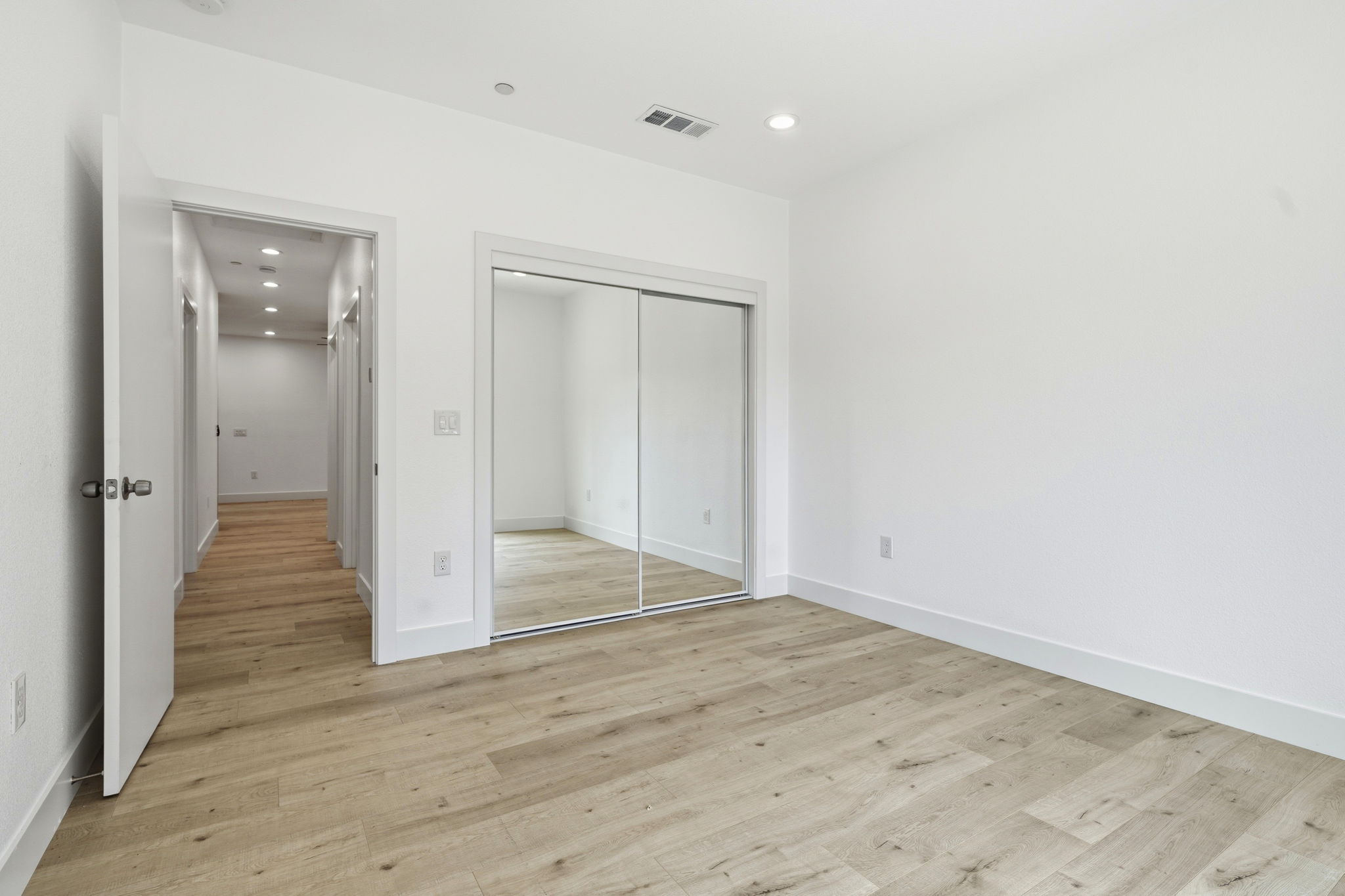 024_F8_3910-3912 Elm St