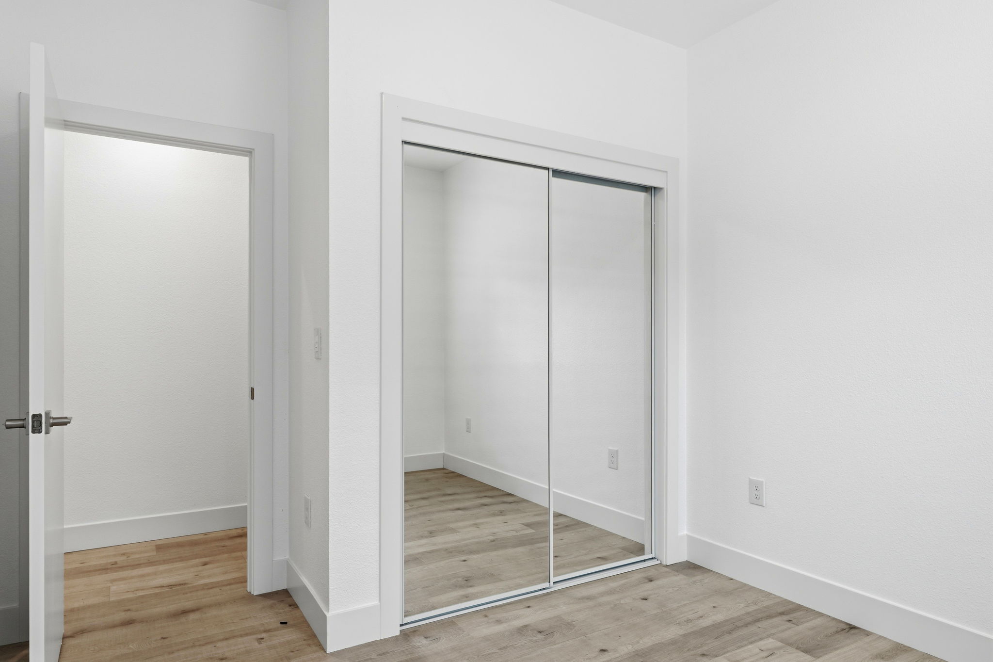 028_F8_3910-3912 Elm St