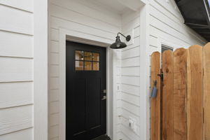 006_F8_3910-3912 Elm St