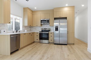 011_F8_3910-3912 Elm St