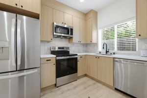 014_F8_3910-3912 Elm St