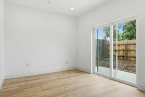 019_F8_3910-3912 Elm St